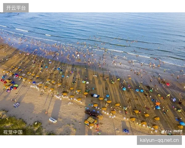 青岛海牛高位压迫不断，整条后场被逼得无法组织